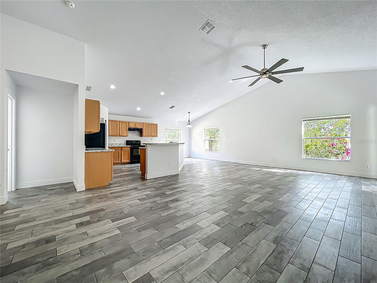 Image 6 of 38 For 2019 Newtown Road