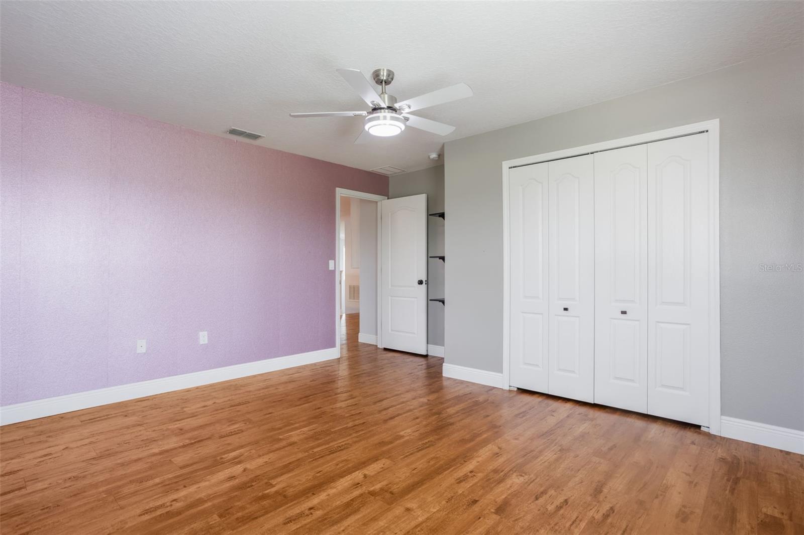Image 14 of 26 For 637 Neptune Drive