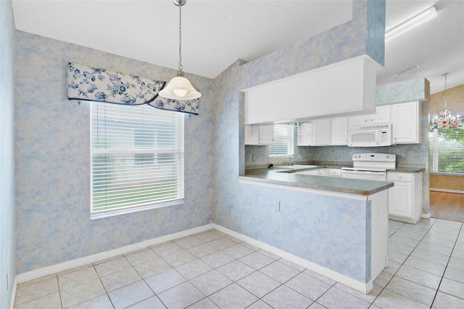Image 11 of 33 For 25025 Cranes Roost Circle