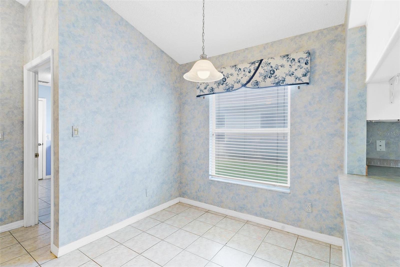 Image 12 of 33 For 25025 Cranes Roost Circle