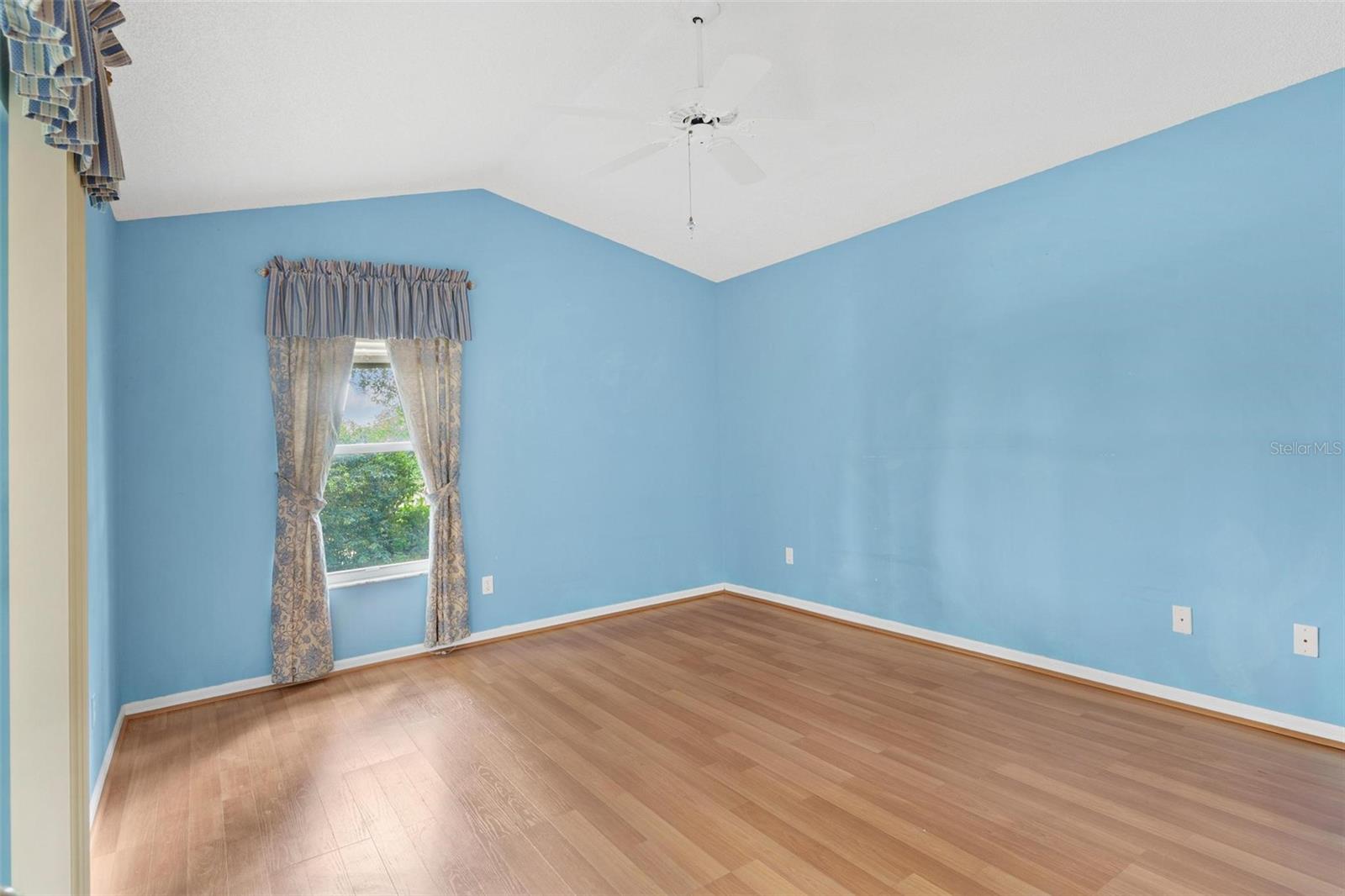 Image 17 of 33 For 25025 Cranes Roost Circle