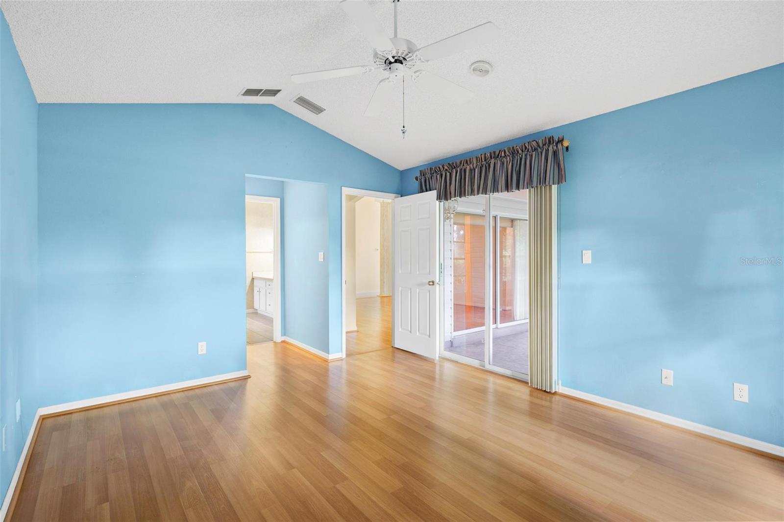 Image 18 of 33 For 25025 Cranes Roost Circle