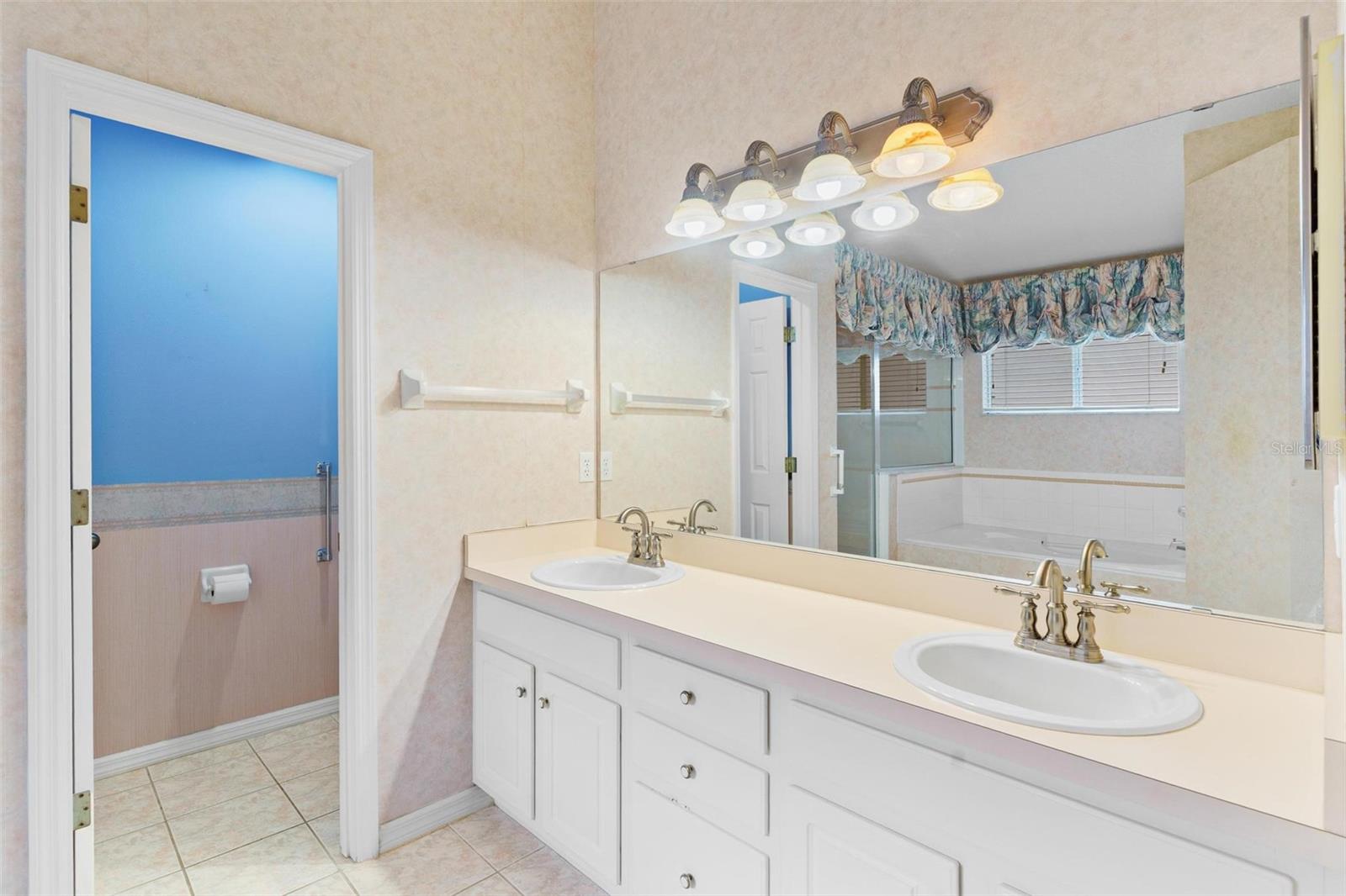 Image 20 of 33 For 25025 Cranes Roost Circle