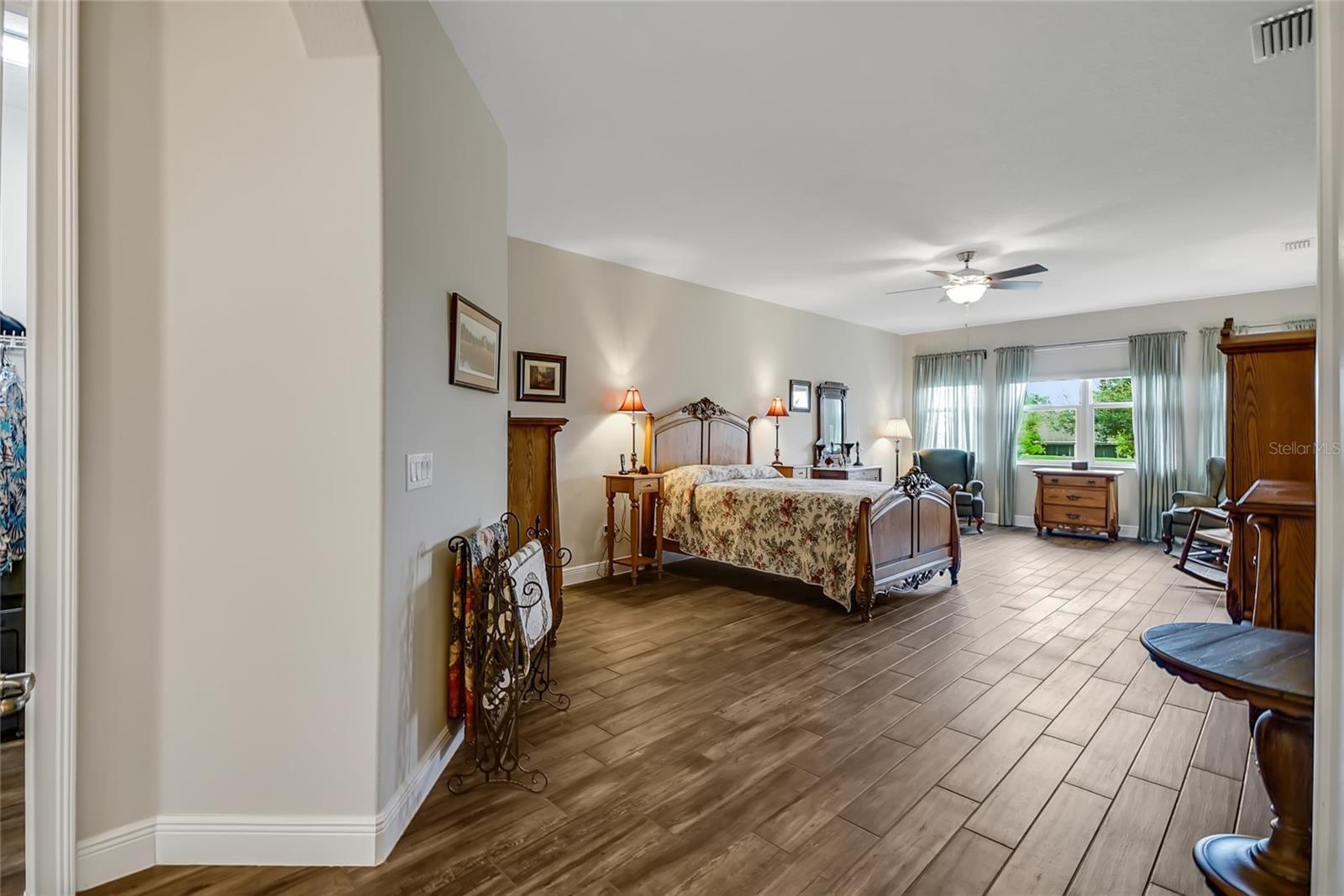 Image 11 of 91 For 6008 Apex Way
