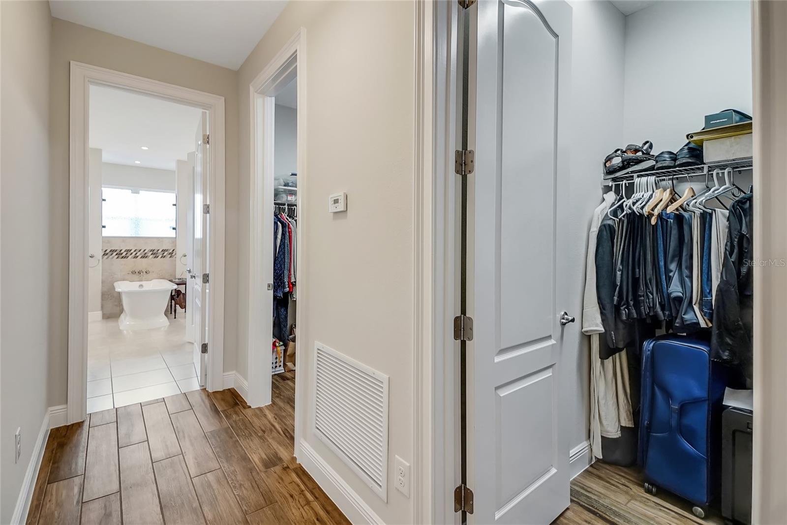 Image 14 of 91 For 6008 Apex Way
