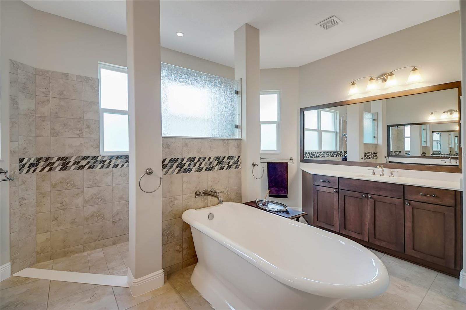 Image 18 of 91 For 6008 Apex Way