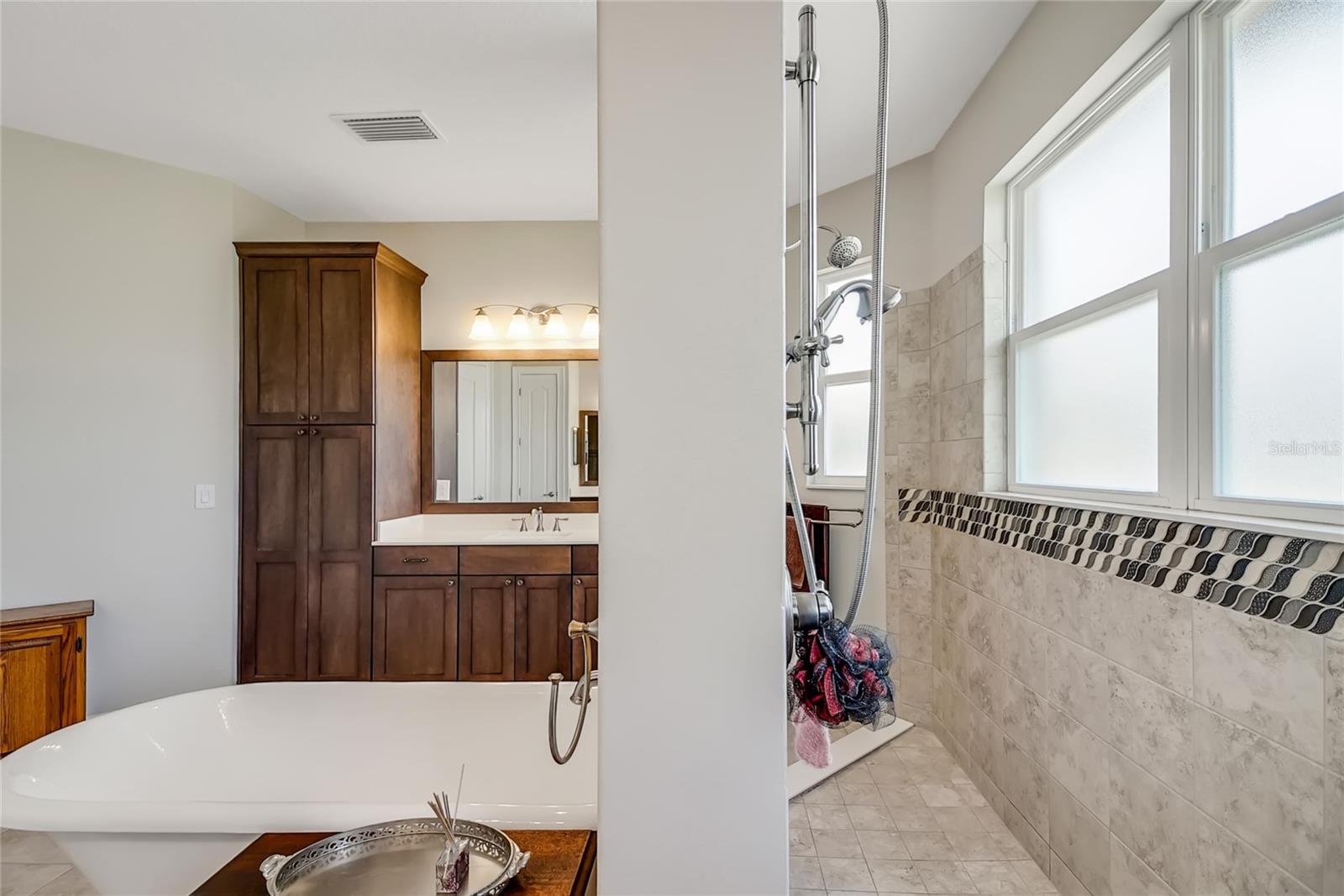Image 20 of 91 For 6008 Apex Way