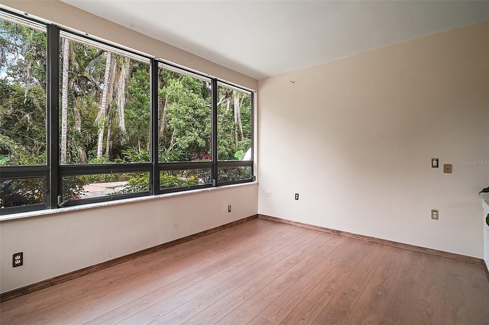 Image 31 of 64 For 27113 Robertson Road