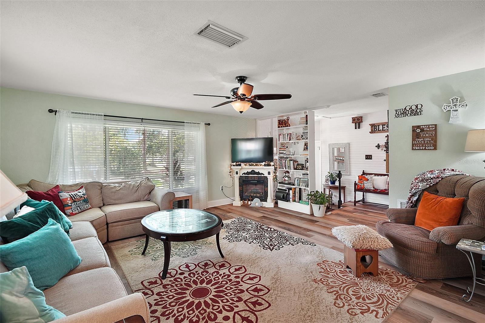 Image 10 of 41 For 27212 Orange Avenue