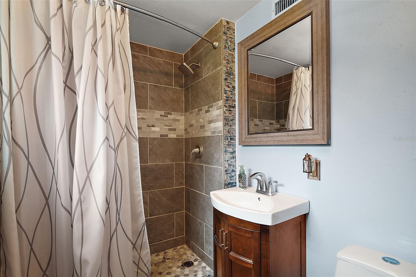 Image 15 of 41 For 27212 Orange Avenue
