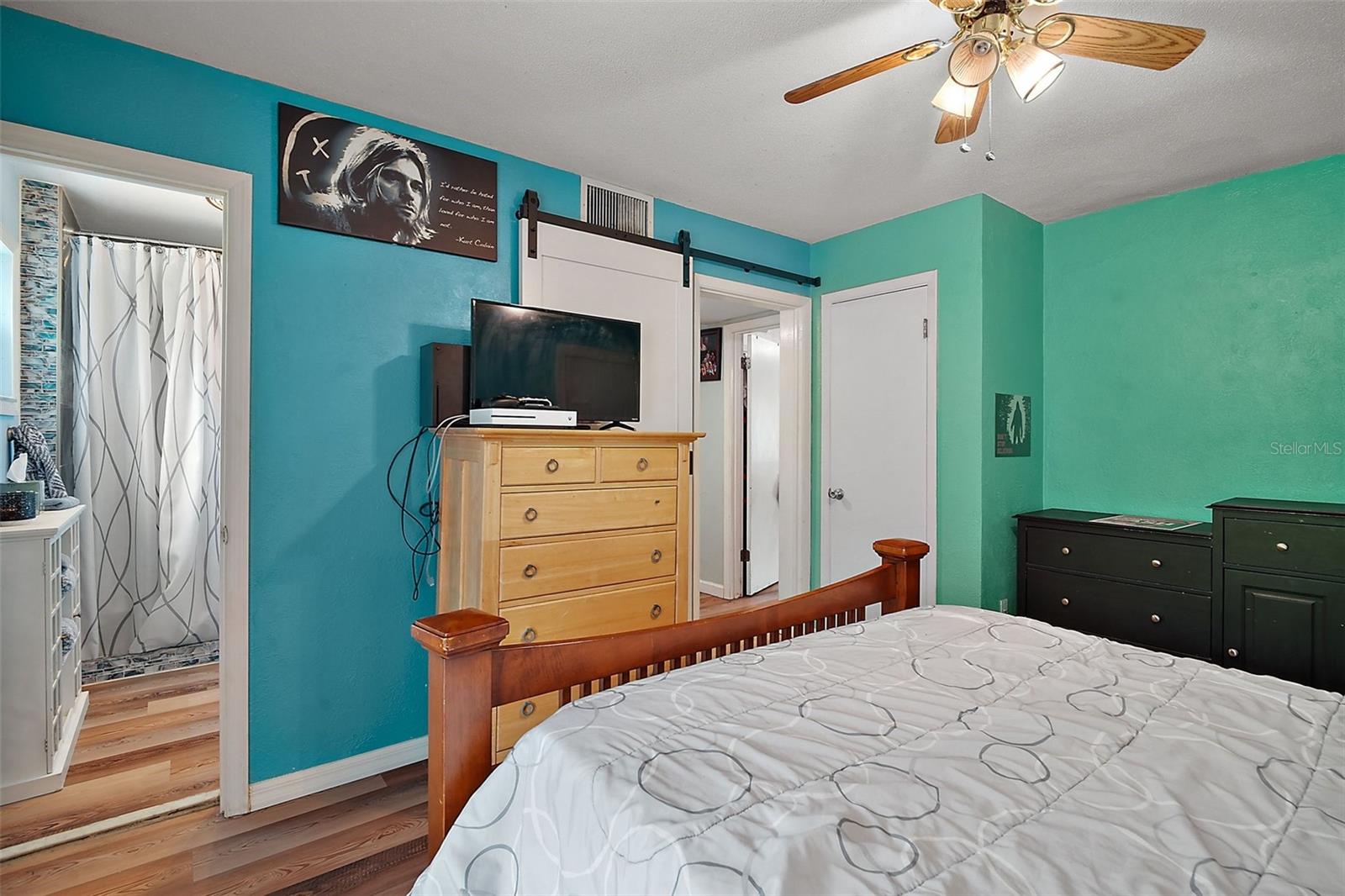 Image 16 of 41 For 27212 Orange Avenue