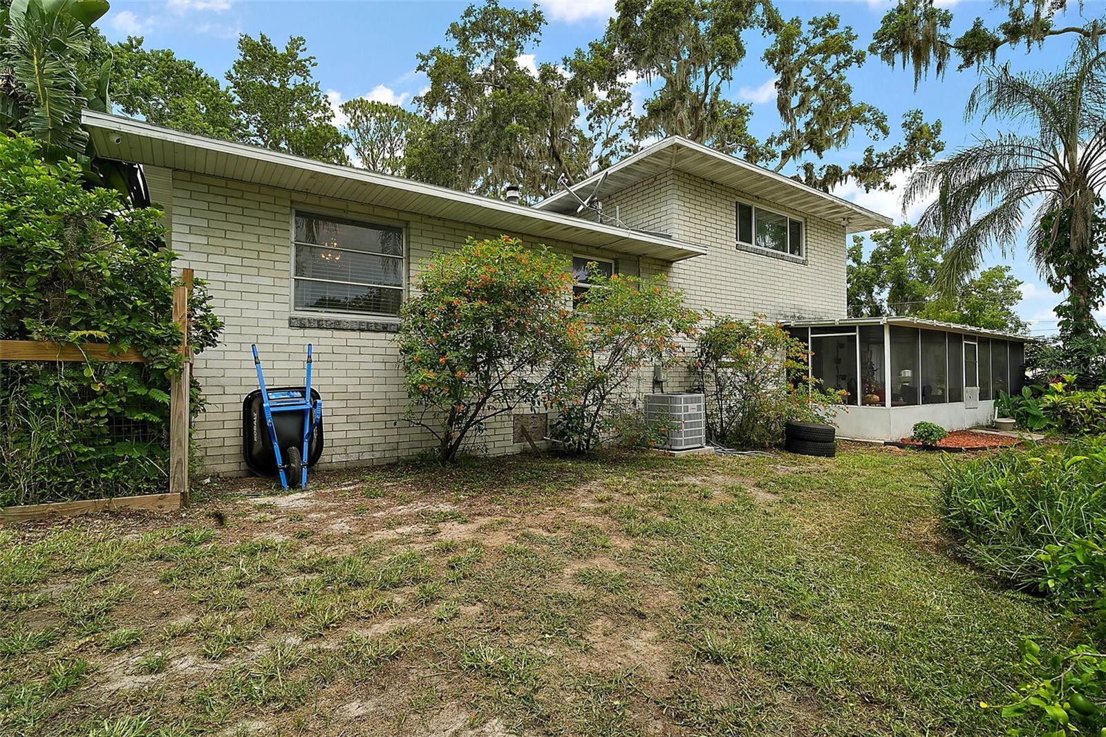 Image 33 of 41 For 27212 Orange Avenue