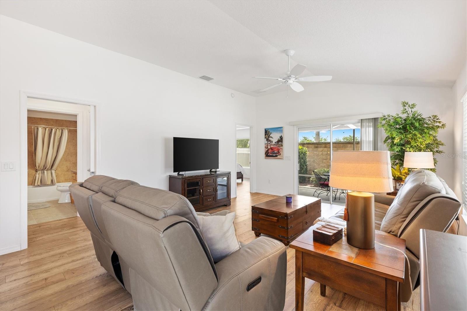 Image 11 of 27 For 3331 Overland Terrace