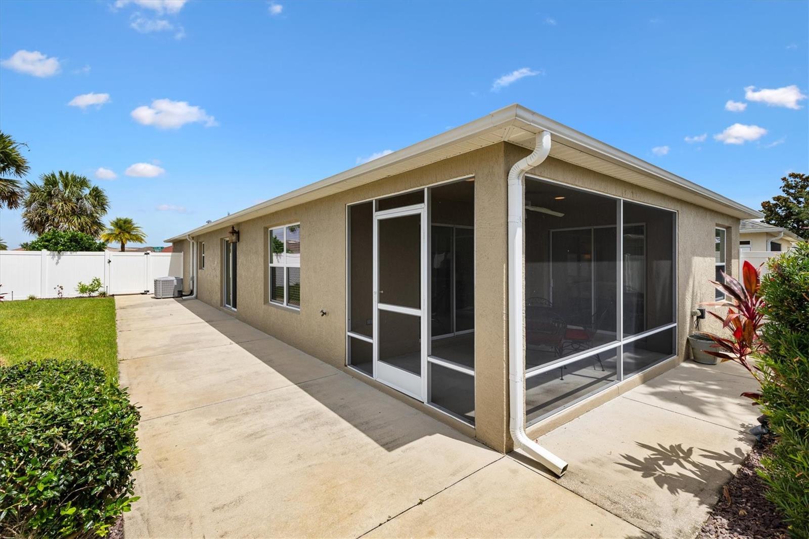 Image 21 of 27 For 3331 Overland Terrace