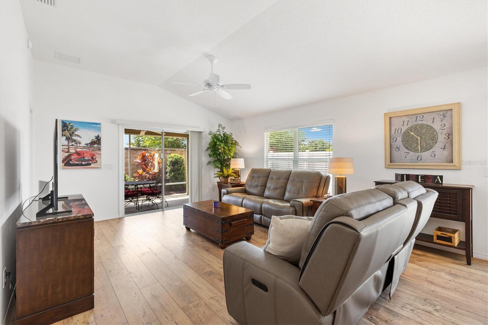 Image 9 of 27 For 3331 Overland Terrace