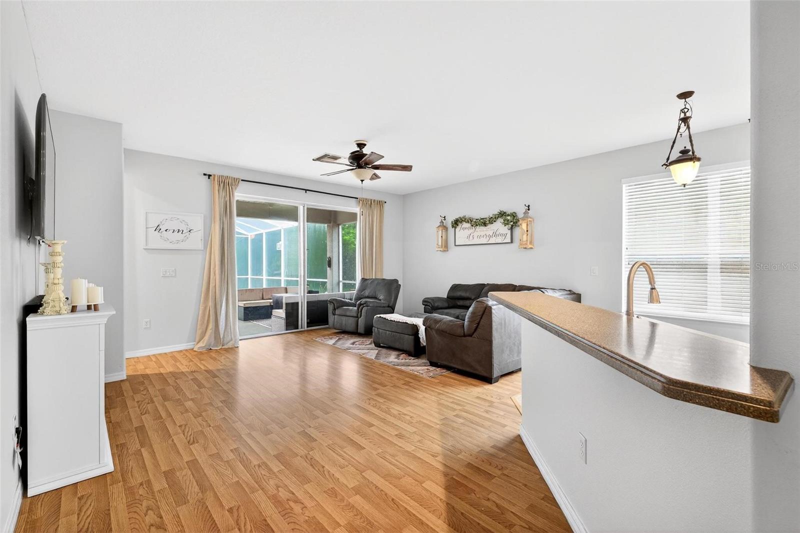 Image 19 of 74 For 33316 Irongate Dr