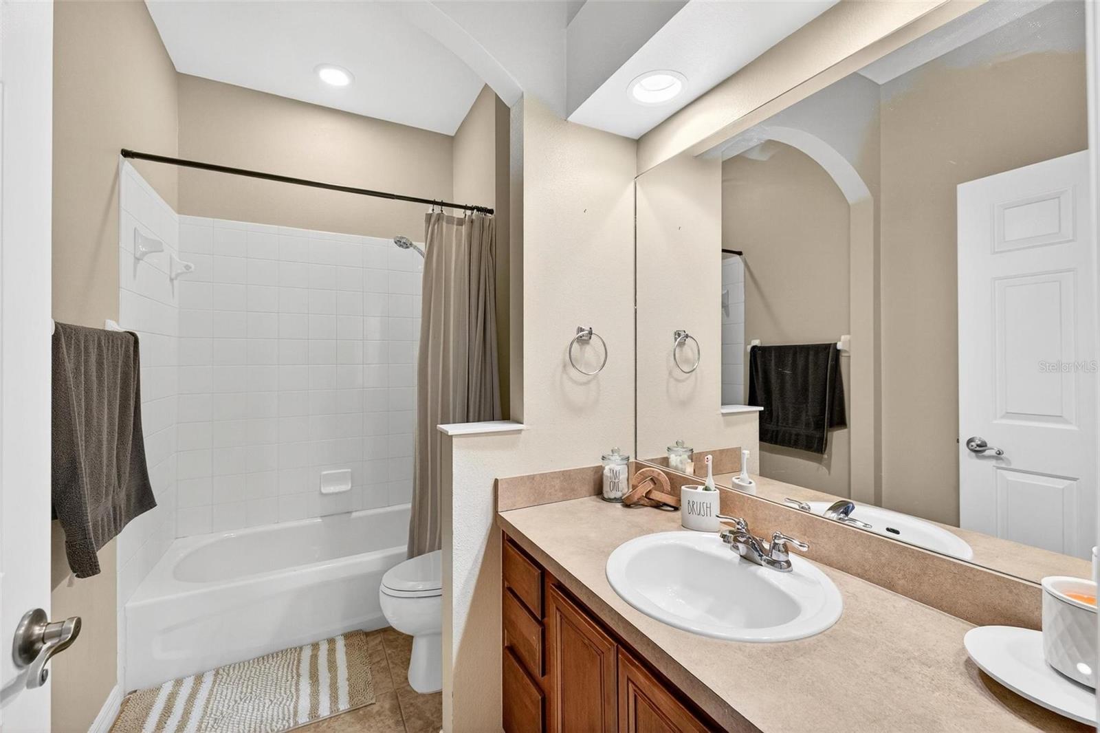 Image 39 of 74 For 33316 Irongate Dr