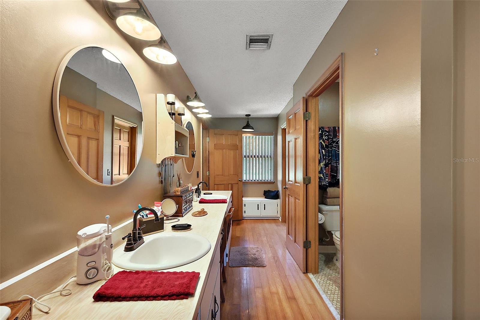 Image 11 of 40 For 672 Belt Avenue