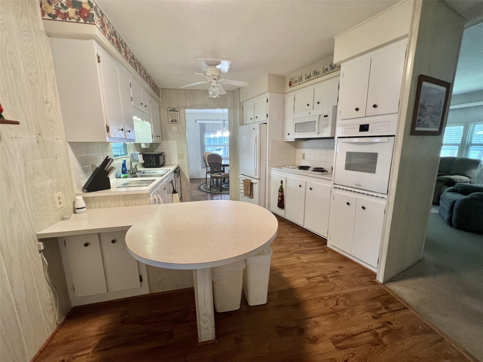 Image 3 of 57 For 424 Hawthorne Boulevard