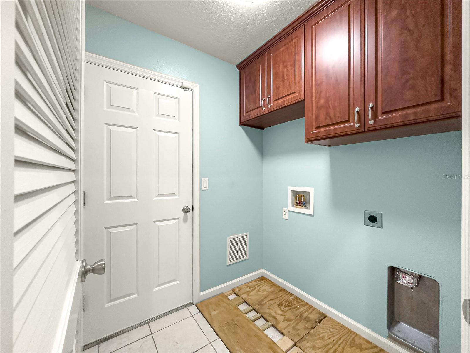 Image 19 of 59 For 8045 Waterbury Way