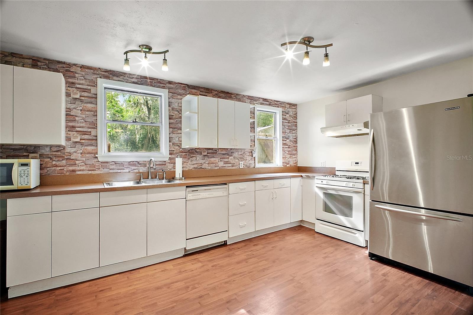 Image 9 of 28 For 31136 Senese Road