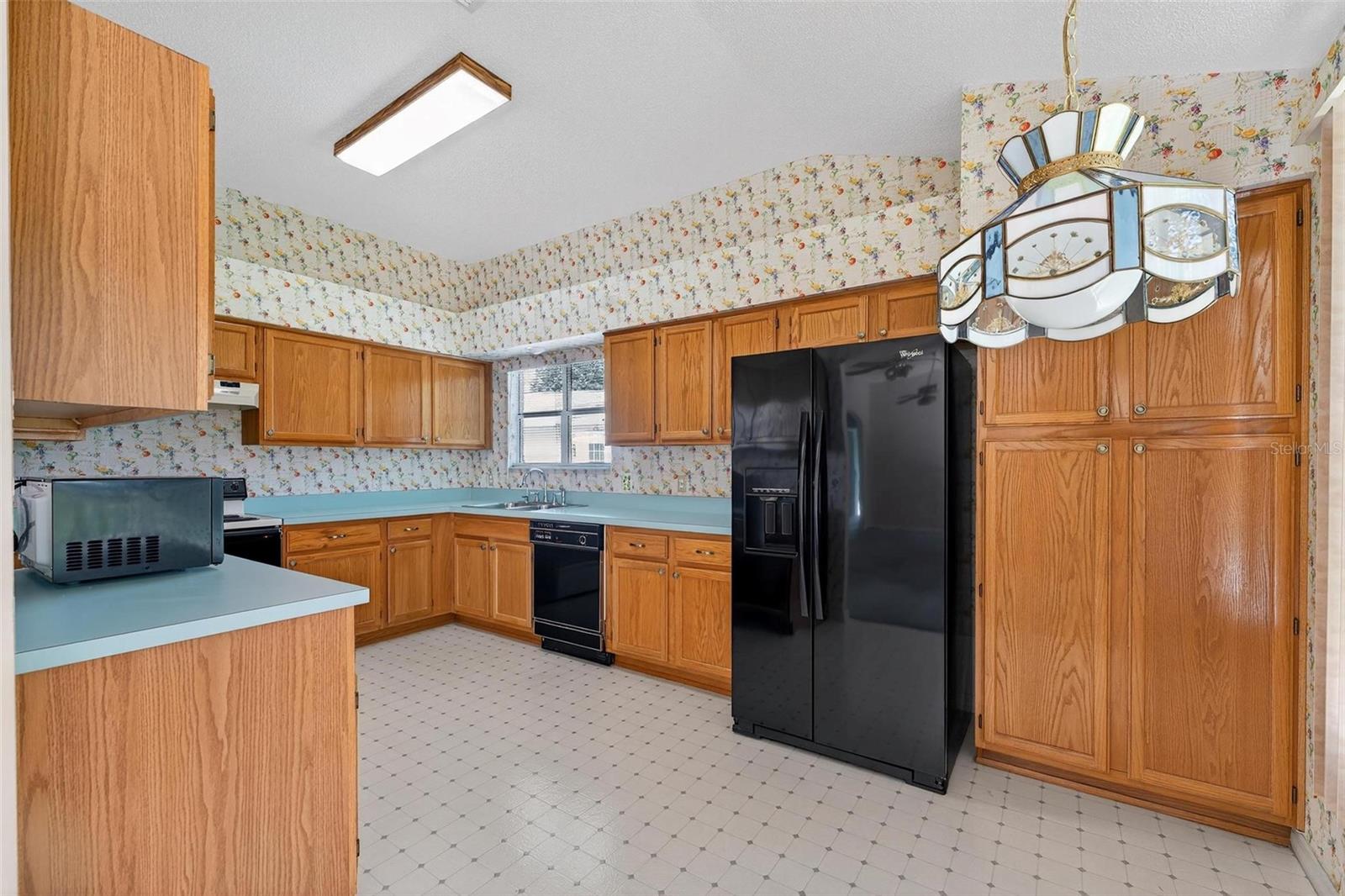 Image 18 of 53 For 206 Palermo Place