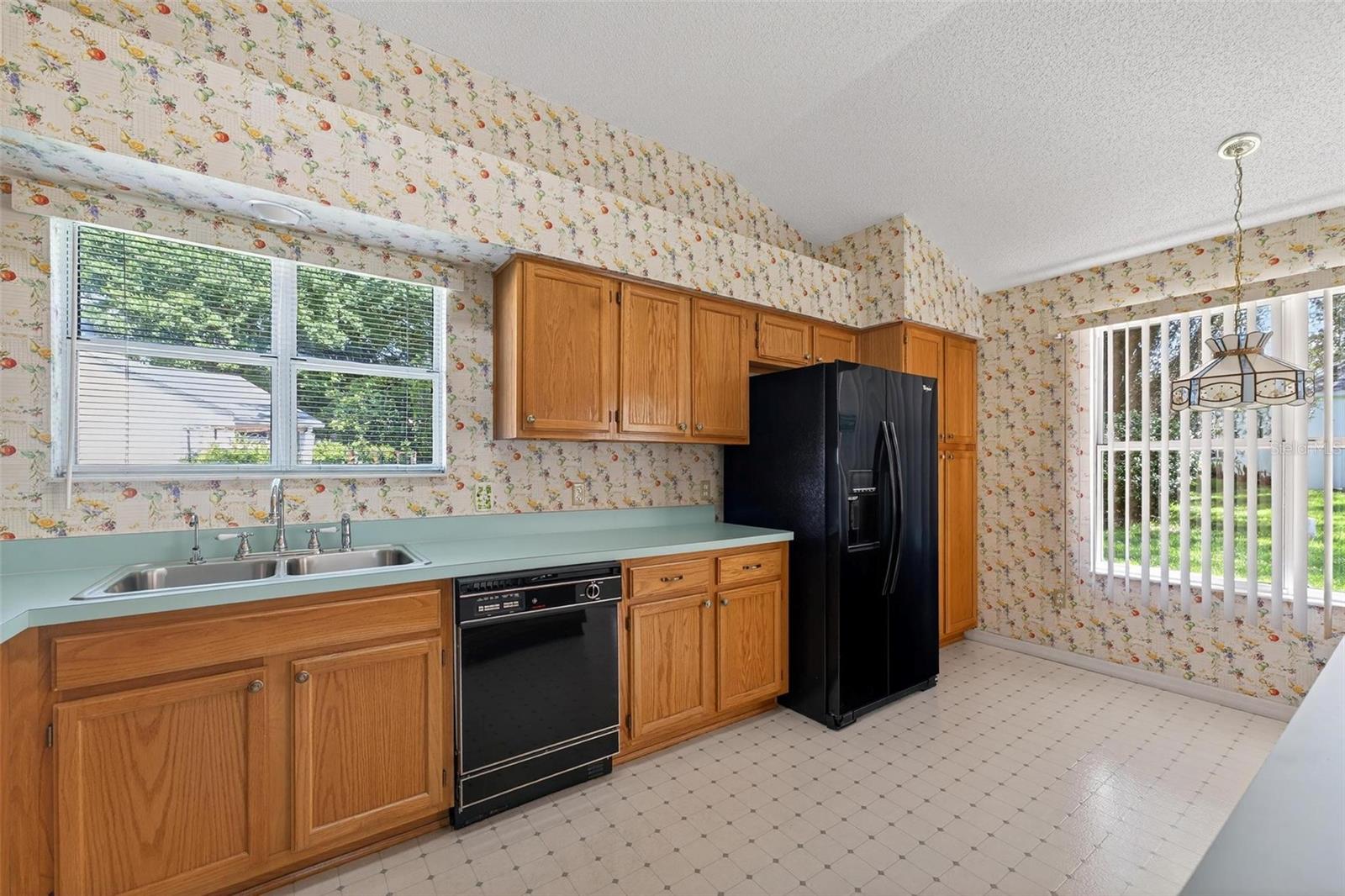 Image 21 of 53 For 206 Palermo Place