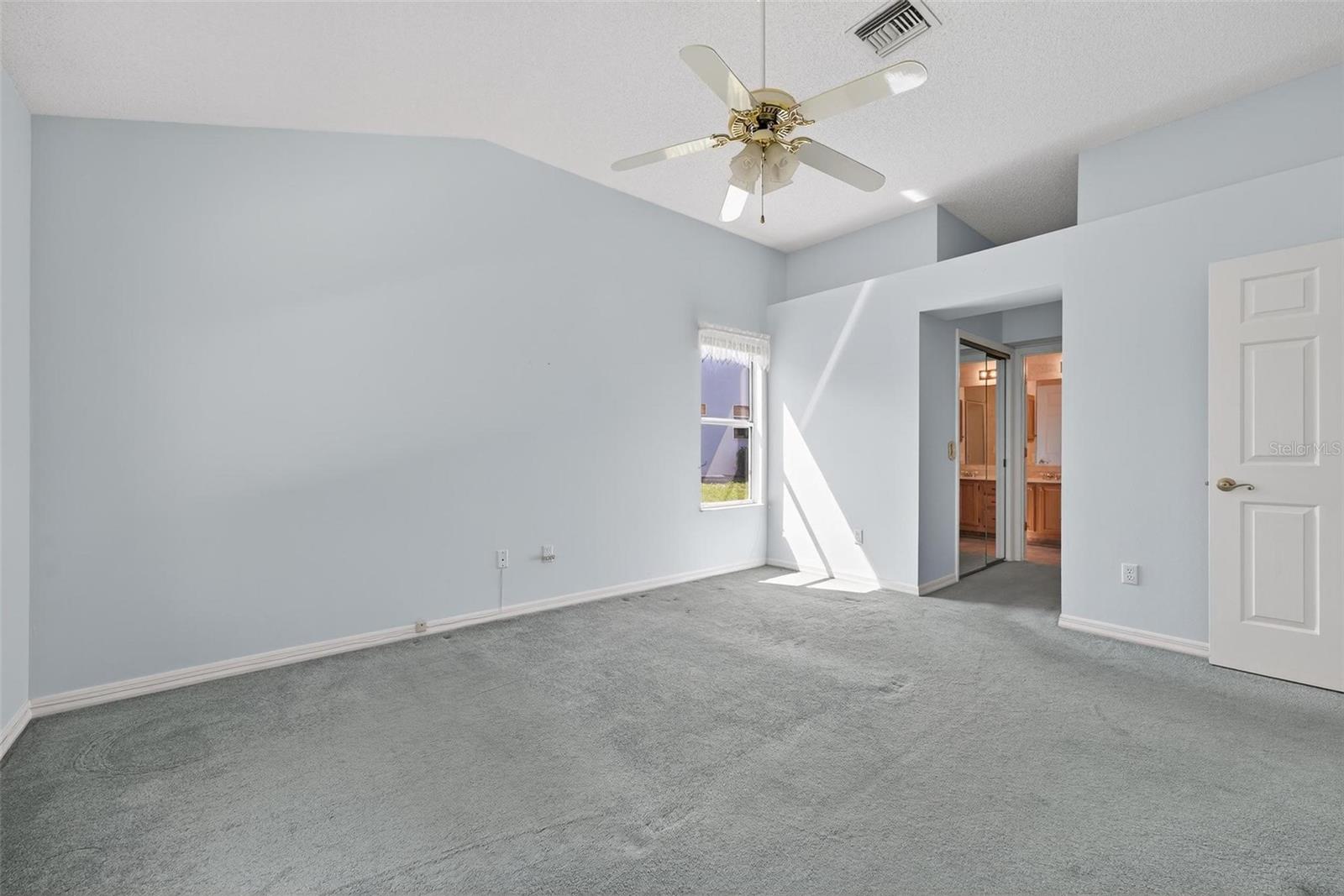 Image 25 of 53 For 206 Palermo Place