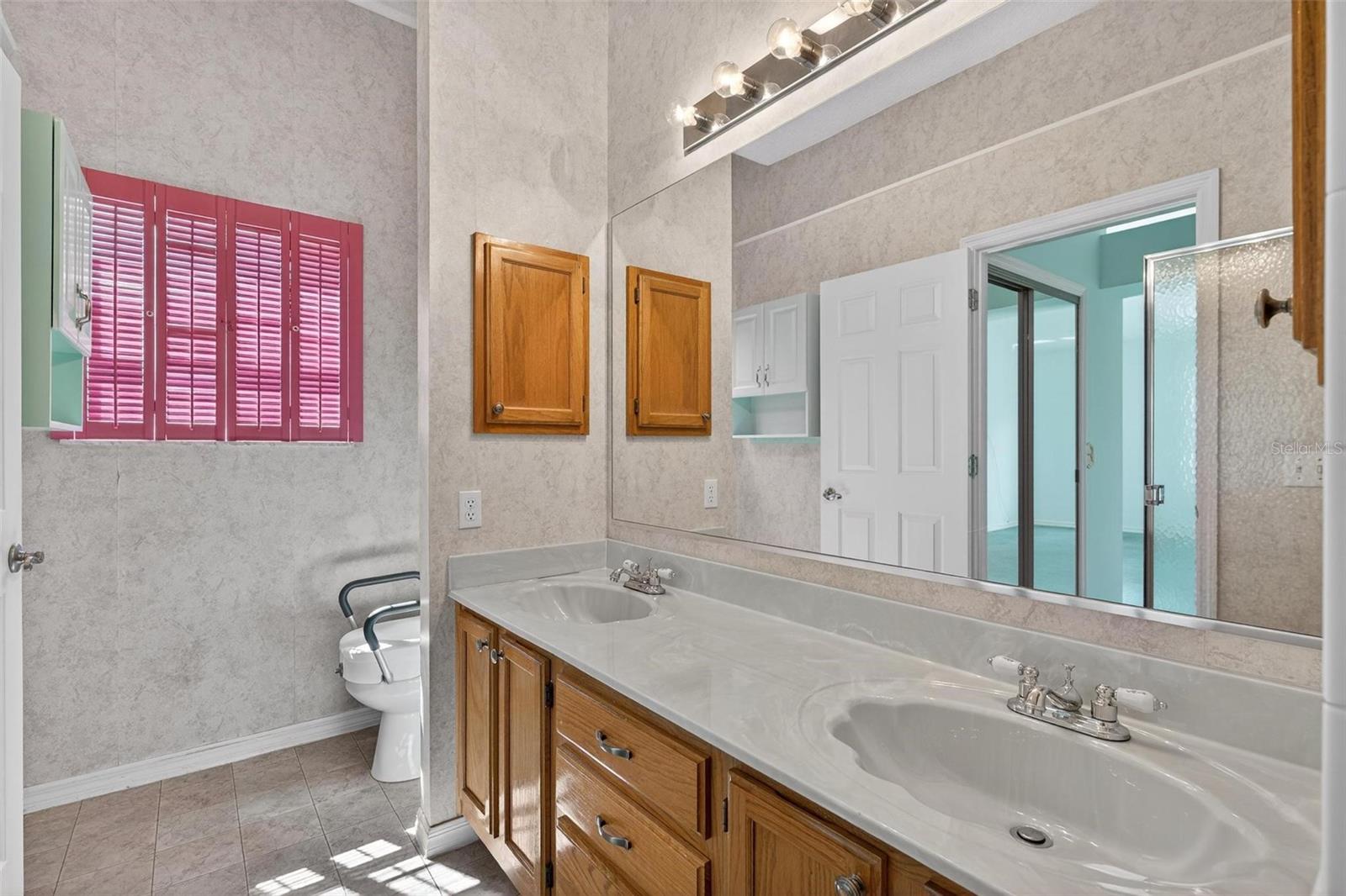 Image 31 of 53 For 206 Palermo Place