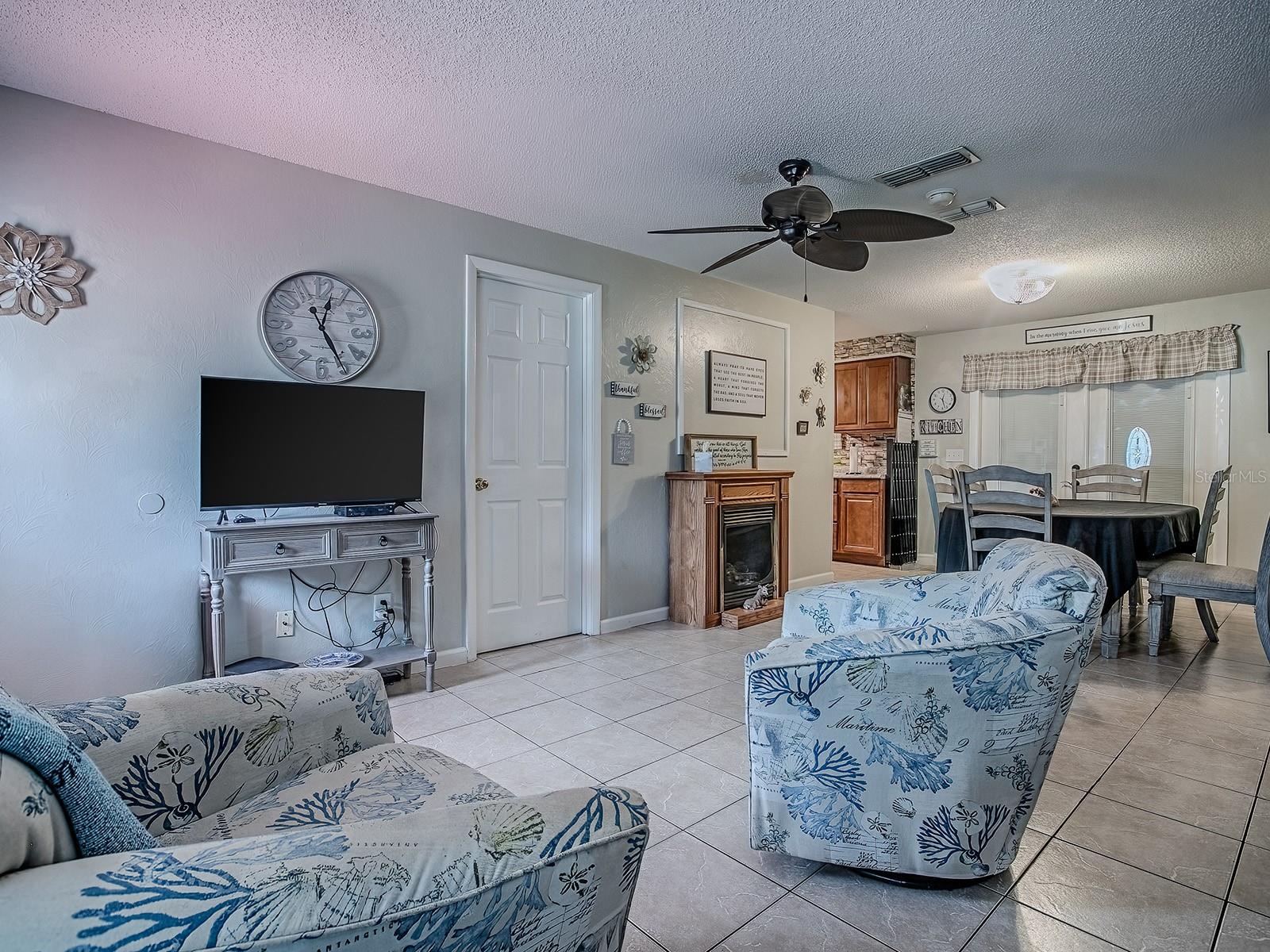 Image 11 of 51 For 564 Lancaster Avenue