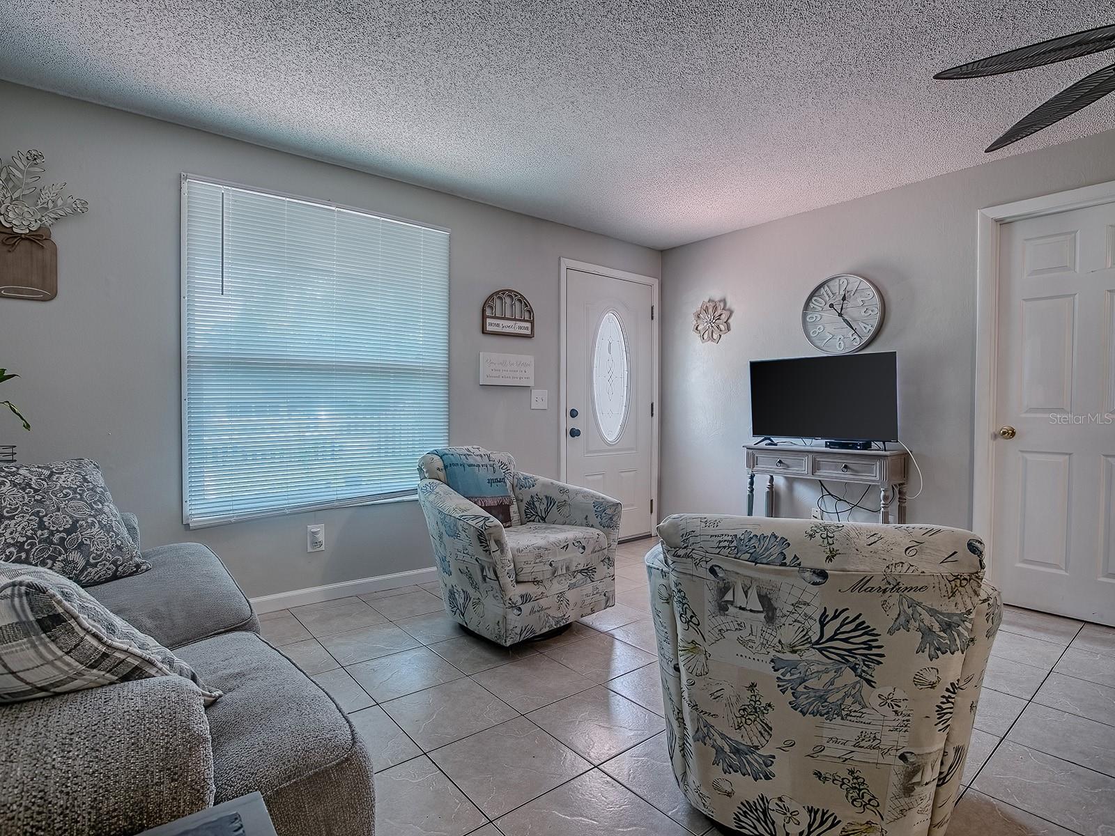 Image 12 of 51 For 564 Lancaster Avenue