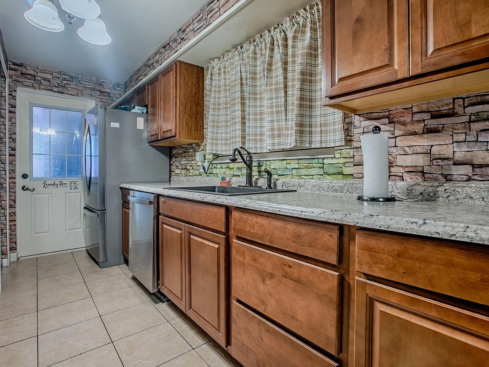 Image 17 of 51 For 564 Lancaster Avenue