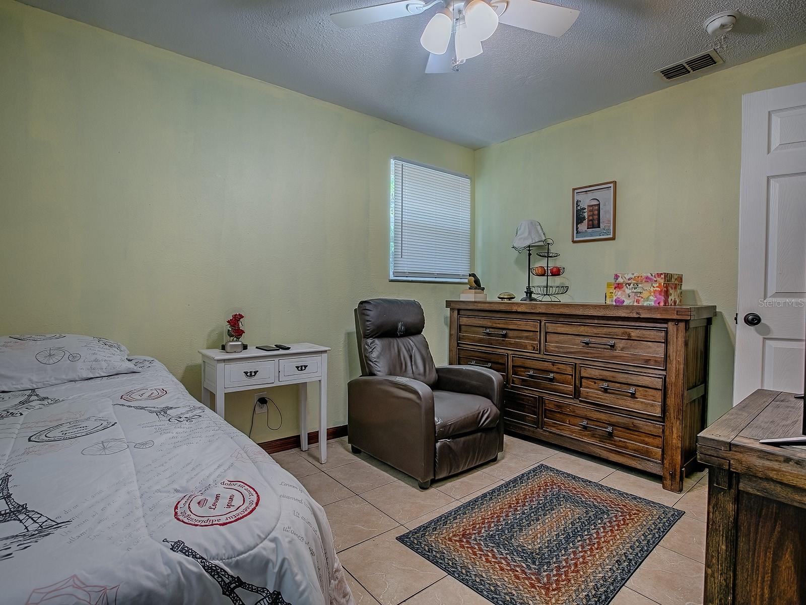 Image 23 of 51 For 564 Lancaster Avenue