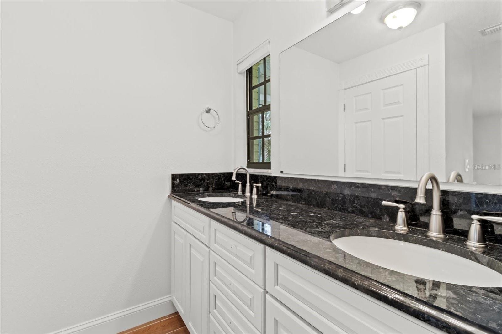 Image 24 of 50 For 11770 Sunnybrook Court