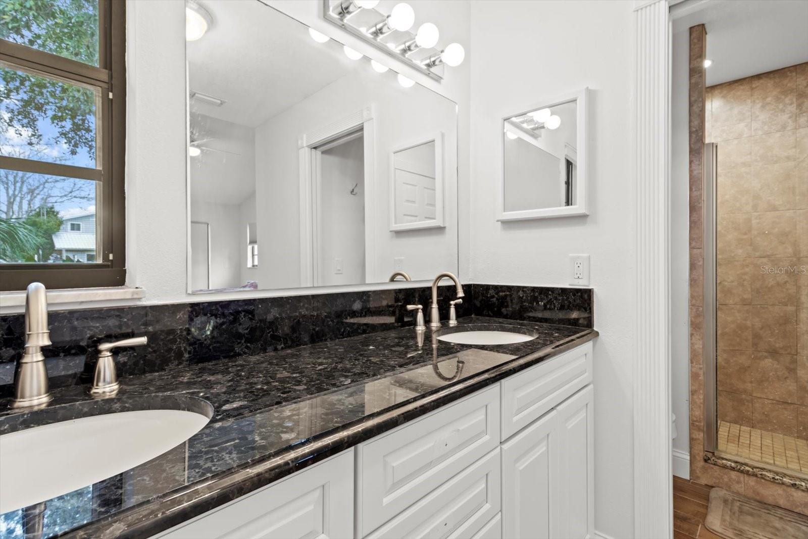 Image 25 of 50 For 11770 Sunnybrook Court