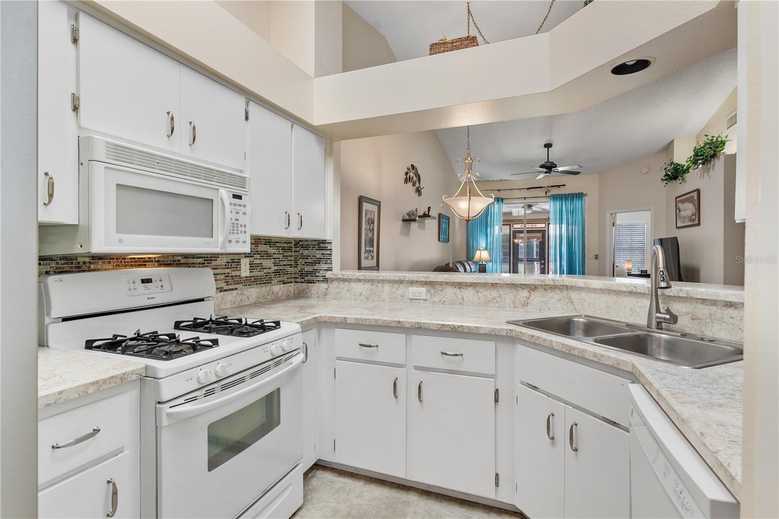 Image 18 of 41 For 5512 Rosewall Circle