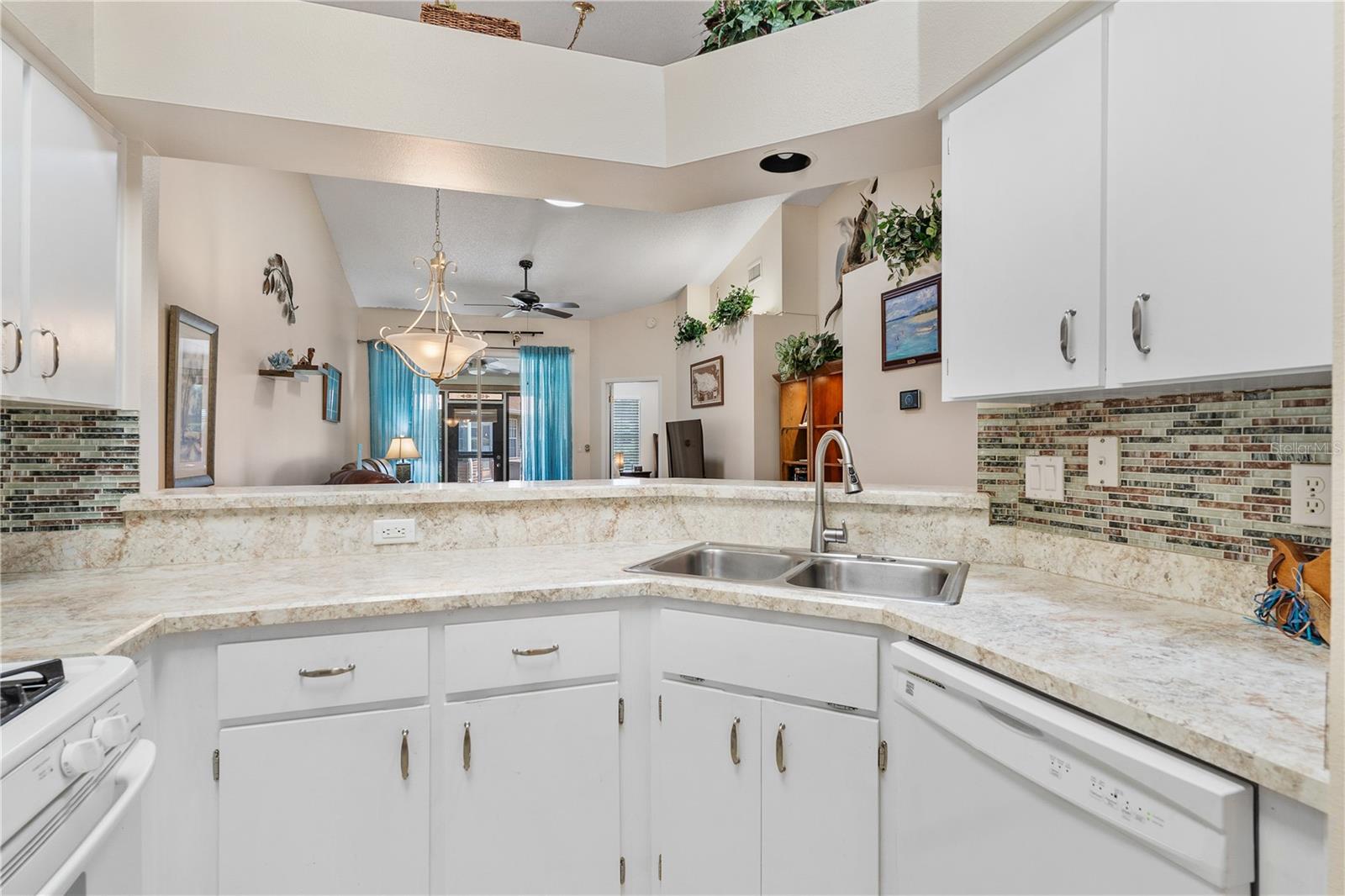 Image 19 of 41 For 5512 Rosewall Circle