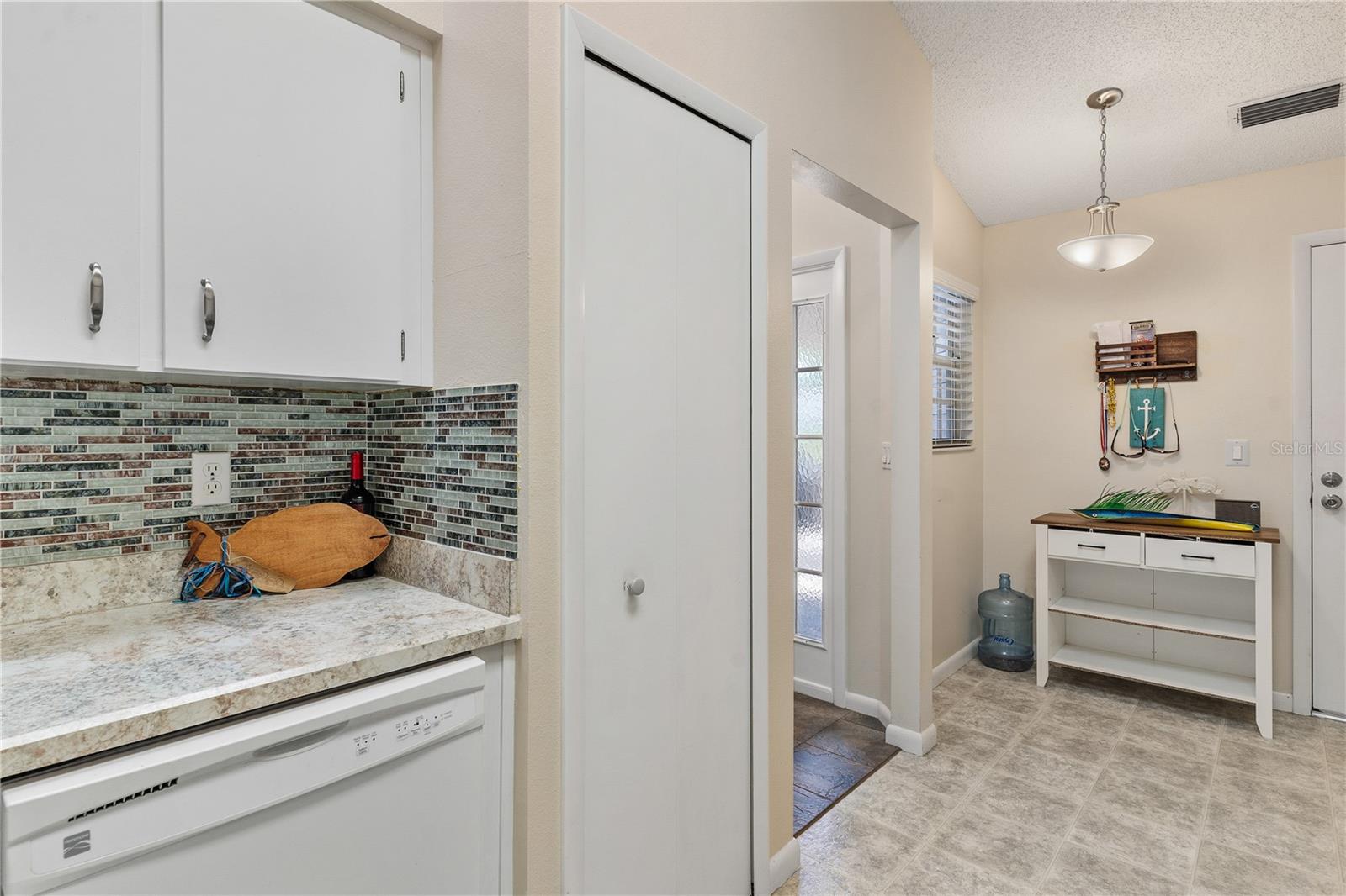 Image 21 of 41 For 5512 Rosewall Circle