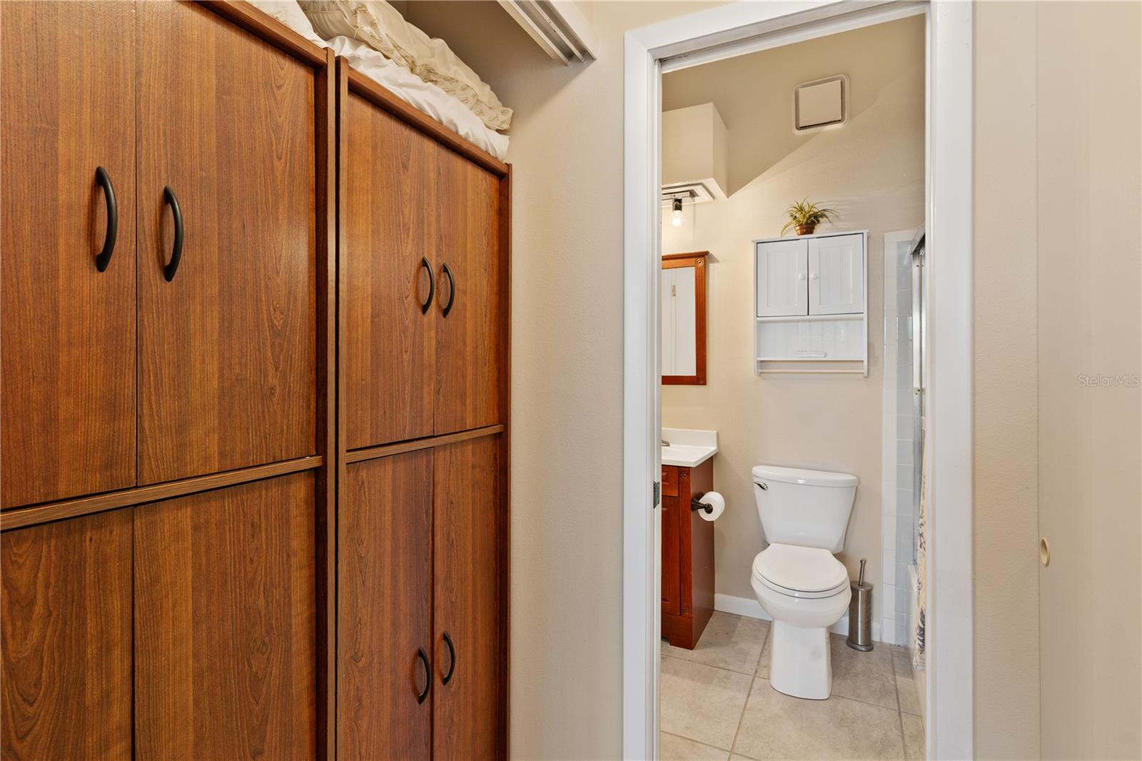 Image 30 of 41 For 5512 Rosewall Circle
