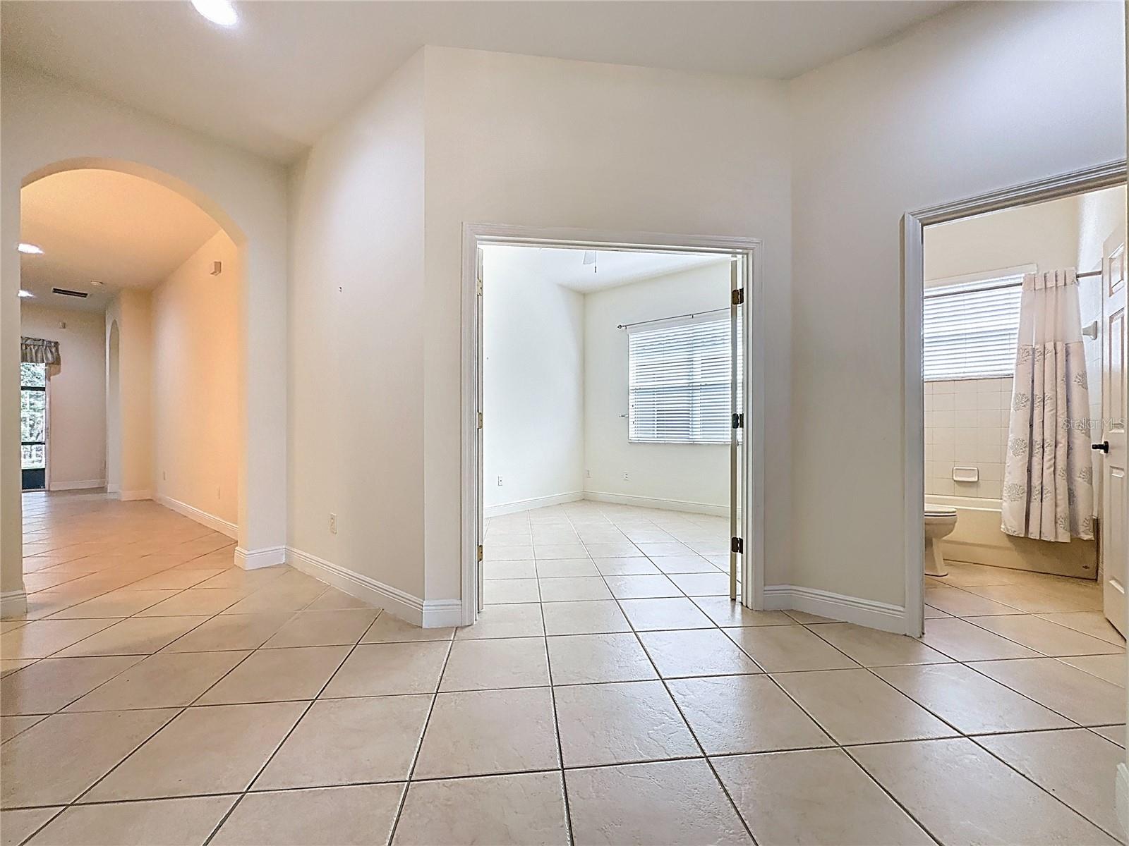 Image 11 of 84 For 101 Flame Vine Way