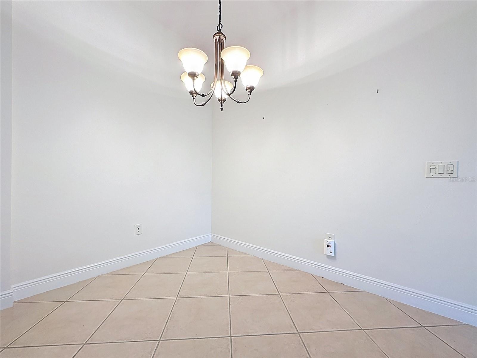 Image 15 of 84 For 101 Flame Vine Way