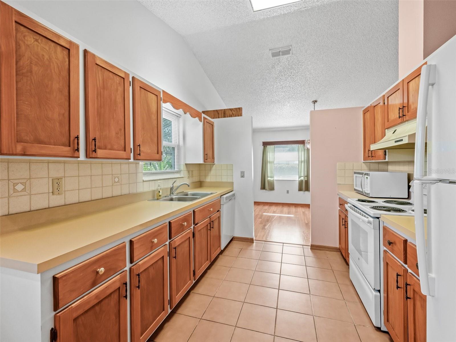 Image 14 of 48 For 512 Galloway Court
