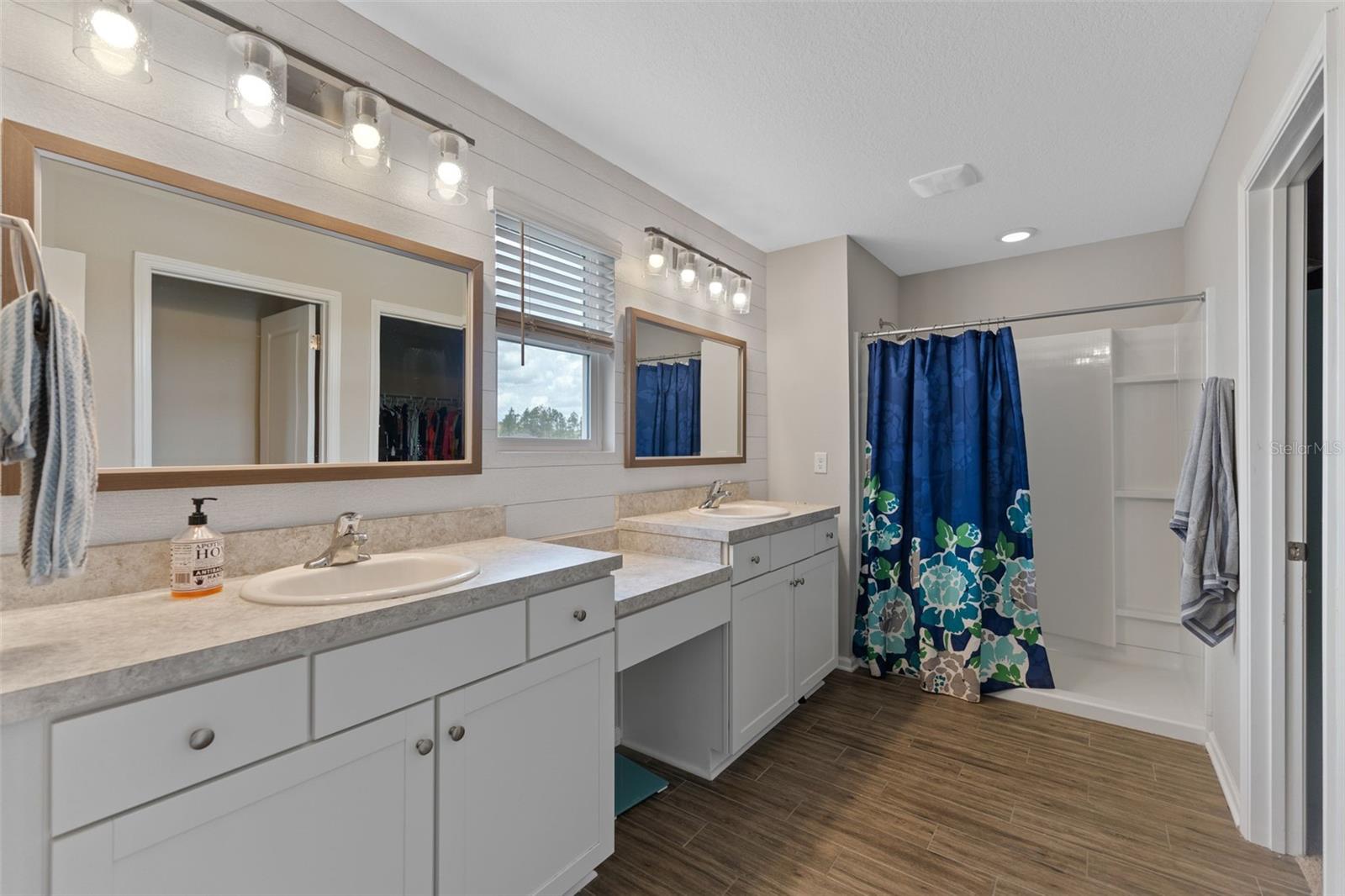 Image 34 of 61 For 562 Meadow Ridge Drive