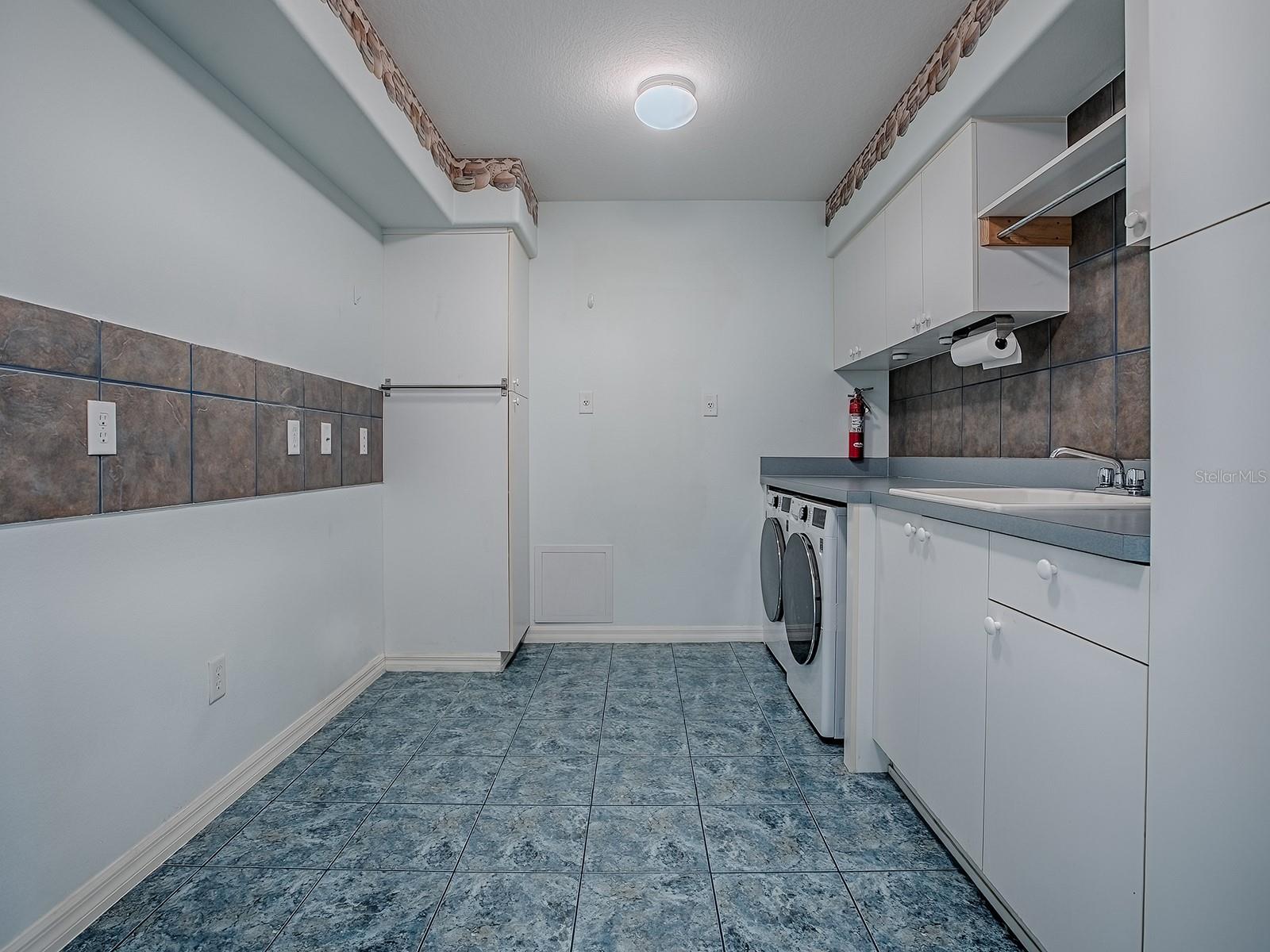Image 39 of 56 For 17037 76th Creekside Circle