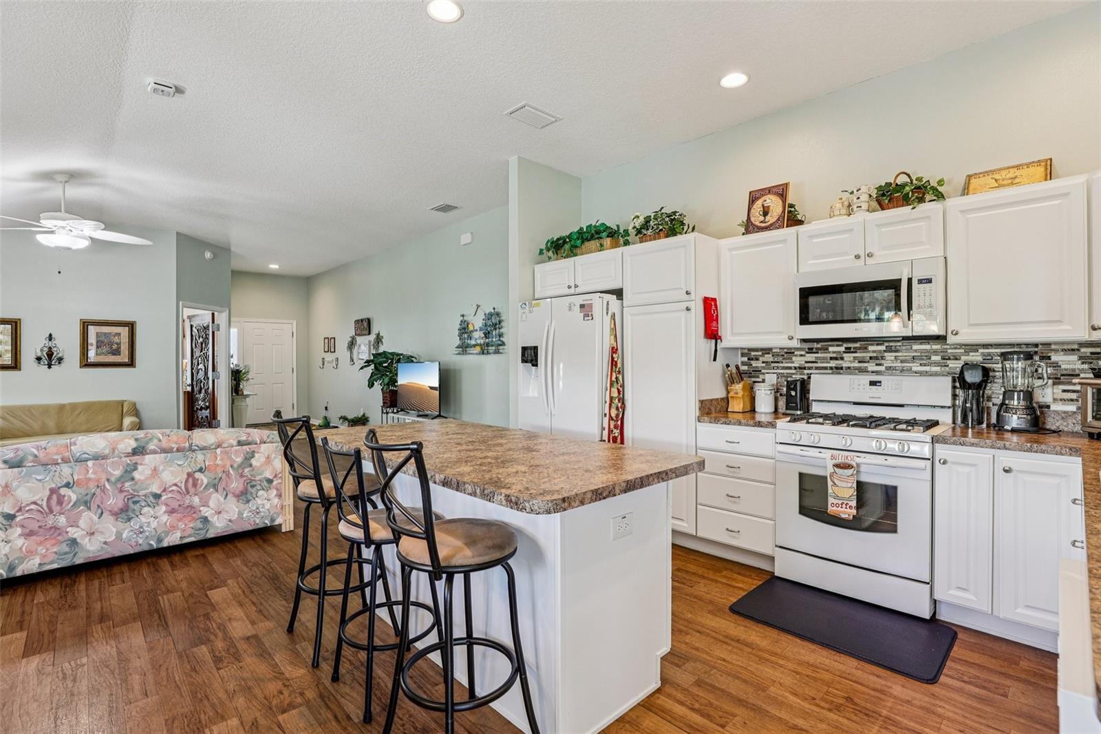 Image 12 of 57 For 703 Royal Palm Avenue