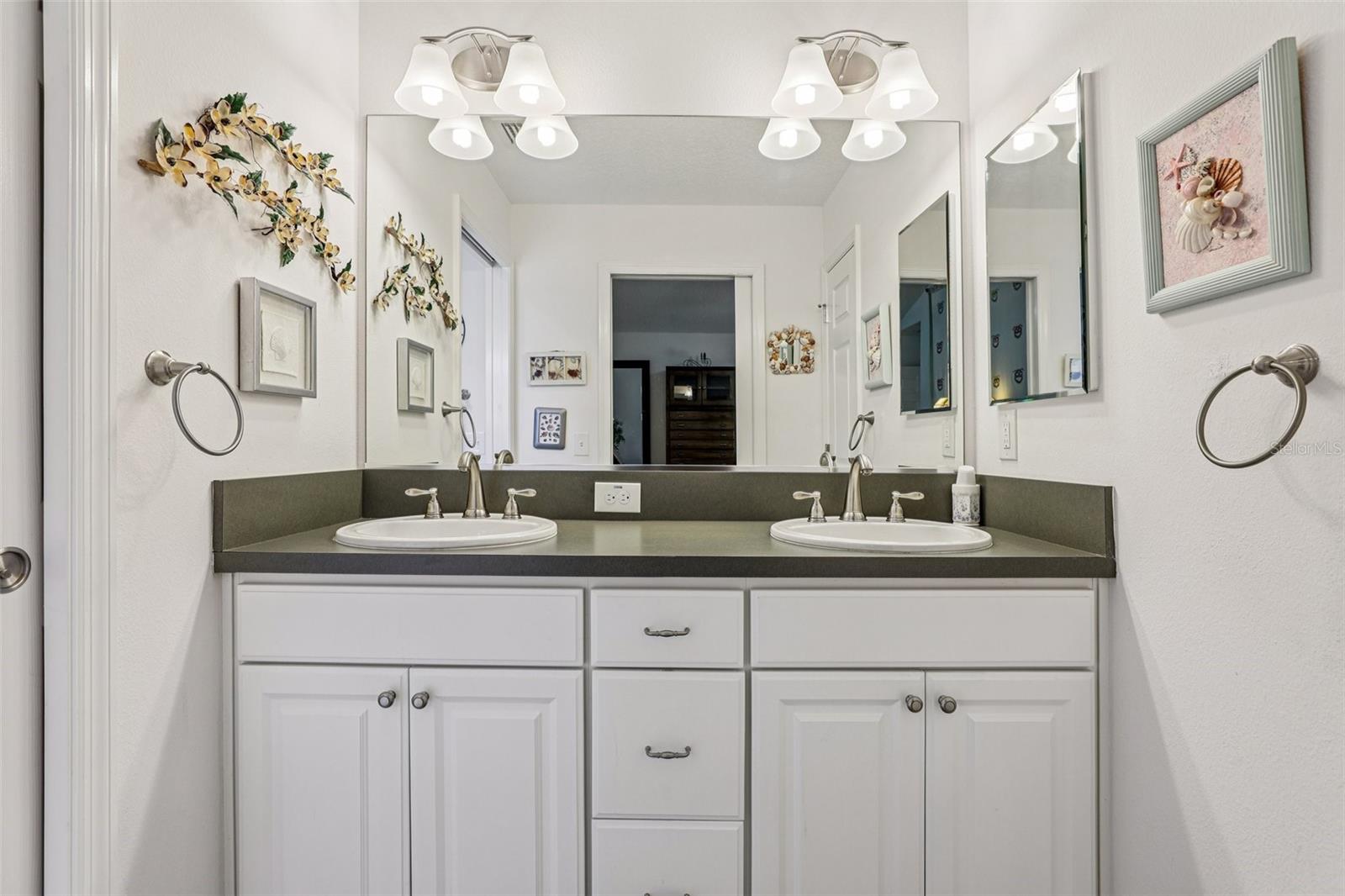 Image 18 of 57 For 703 Royal Palm Avenue