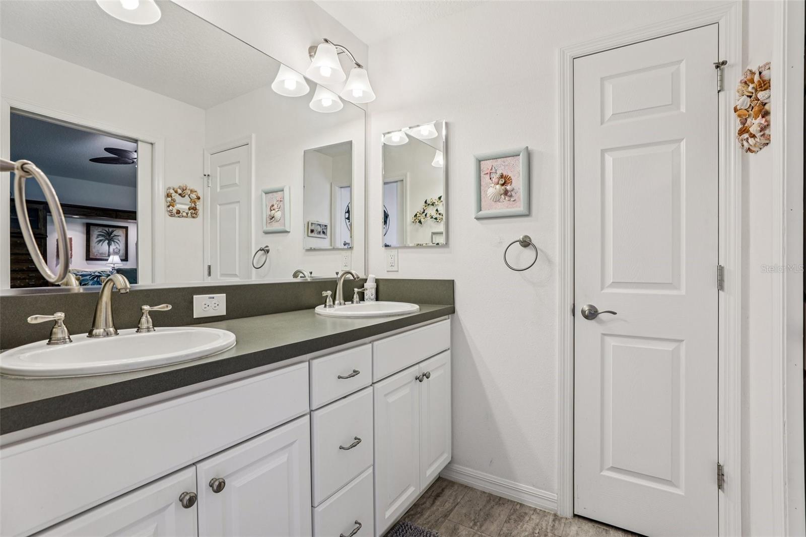 Image 20 of 57 For 703 Royal Palm Avenue