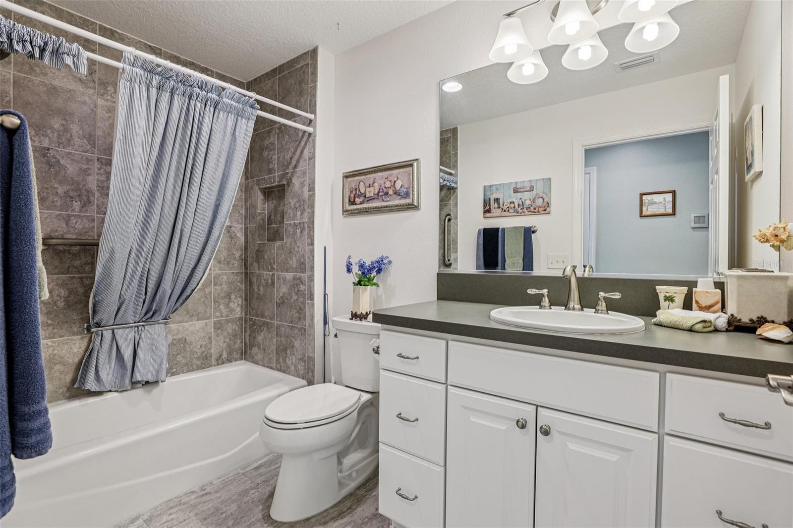 Image 24 of 57 For 703 Royal Palm Avenue