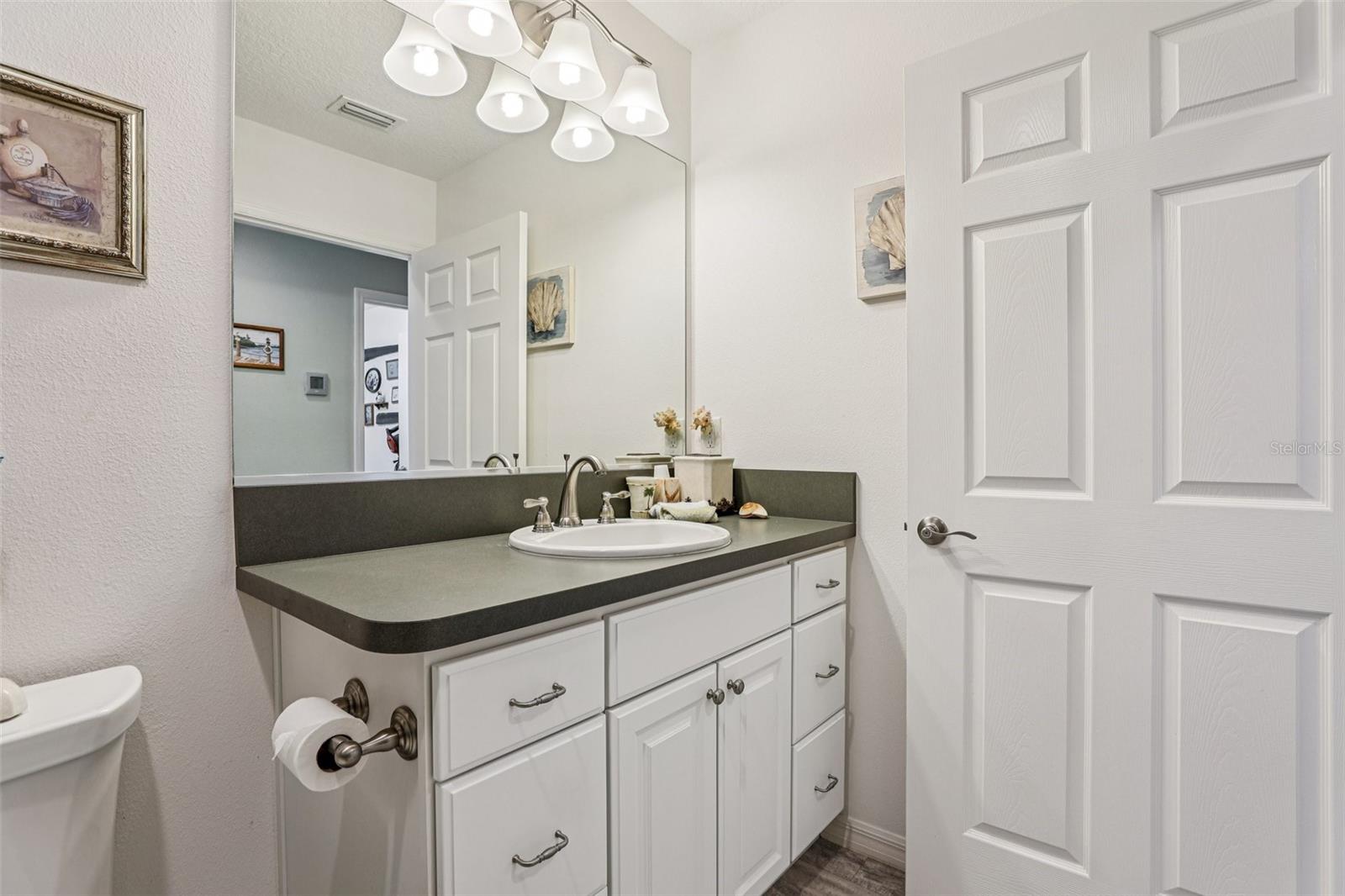 Image 25 of 57 For 703 Royal Palm Avenue