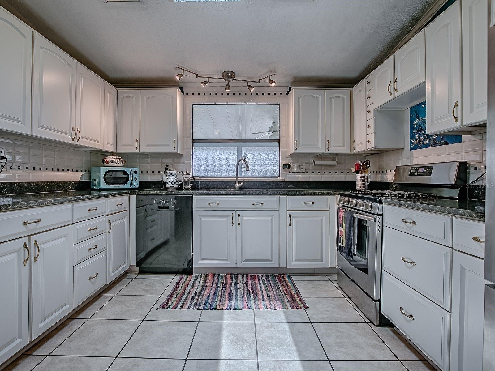 Image 12 of 45 For 25007 Bellevue